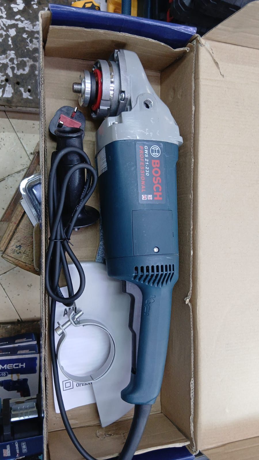 BOSCH 9 INCH GRINDER - Image 2