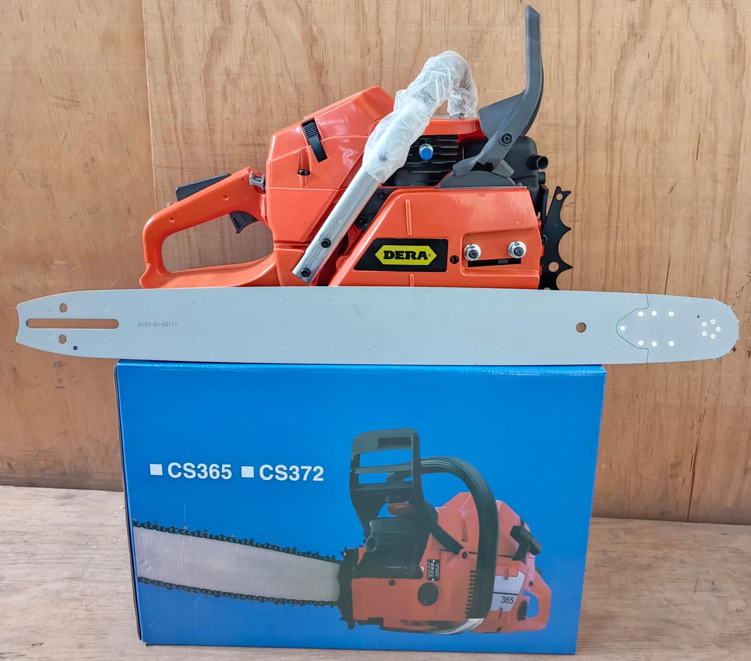 Dera Chainsaw | High Performance Petrol Chainsaw for Wood Cutting, Tree Trimming and Logging - Image 2