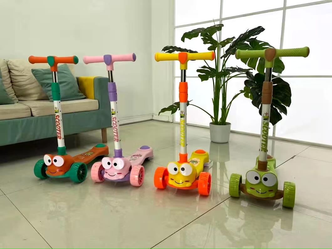 Adjustable Kids Trainer Scooter – Foldable Scooter with Flashing PU Wheels, Height Adjustment